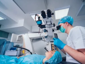 بهترین دکتر عمل لیزیک چشم